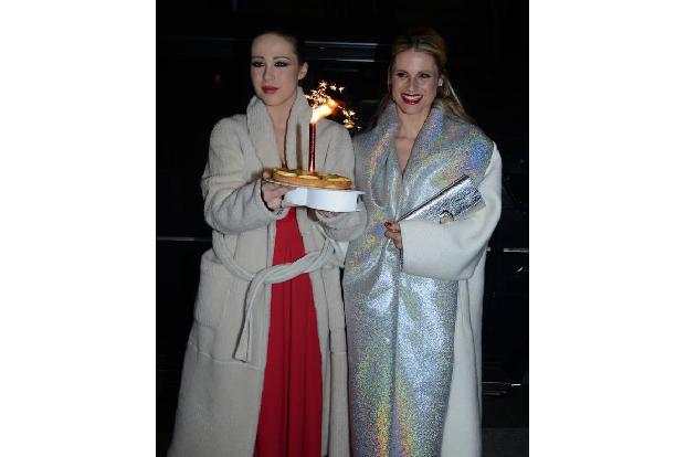 ...mondän zeigten sich Aurora und ihre Mutter Michelle, als die im Januar diesen Jahres zu ihrem 40. Geburtstag geladen hatt...