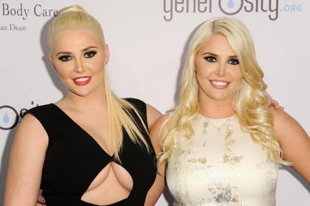 Nach den Zerwürfnissen ersetzte er das Trio mit drei neuen bildhübschen Frauen. Unter ihnen auch die Zwillingsschwestern Kri...