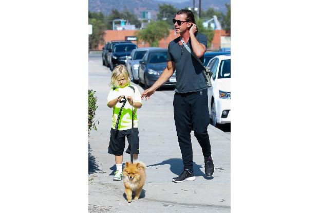 ...auch in das ihrer gemeinsamen Söhne, wie etwa Zuma Rossdale. Chewy gehört untrennbar zu Herrchen Gavin Rossdale, der in d...