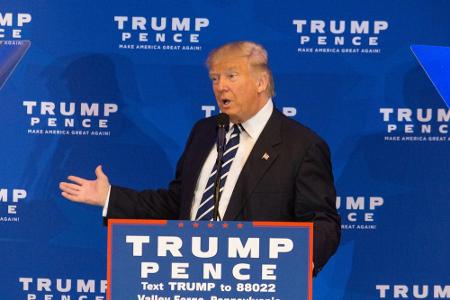 Donald Trump ist gefühlt ein wandelnder Skandal. Aber selbst rassistische Beleidigungen (alle Mexikaner sind Vergewaltiger) ...