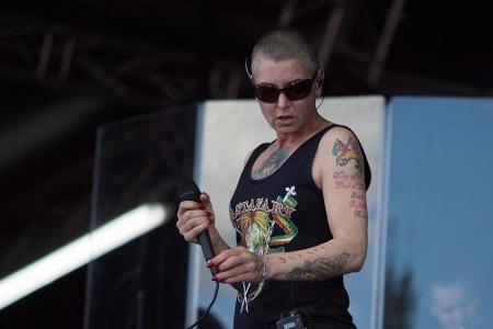 Sinead O'Connor sorgte mit einigen wirren Posts in den sozialen Netzwerken für Stirnrunzeln. Die Sängerin wütete unter ander...