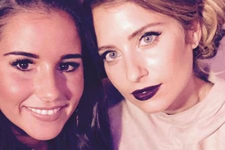 Bitte lächeln: Sarah Lombardi und Cathy Hummels