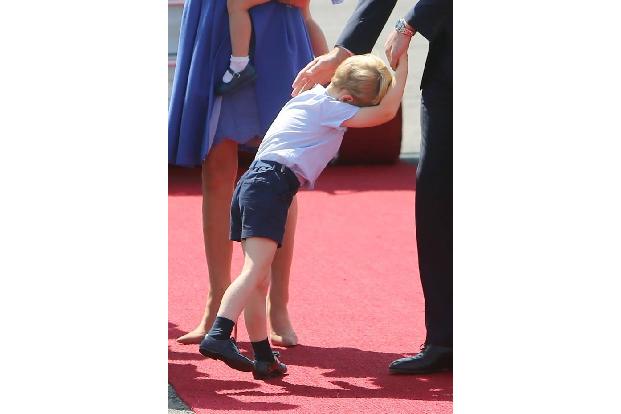 ...weiterzuschlafen. Ist ja auch anstrengend, so eine Europareise. Gestartet war der Dreijährige gemeinsam mit seiner Schwes...