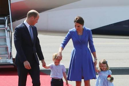 ...eines Tages auf dem britischen Thron sitzt, kann auch er sicher über seinen ersten Staatsbesuch in Deutschland lachen - u...