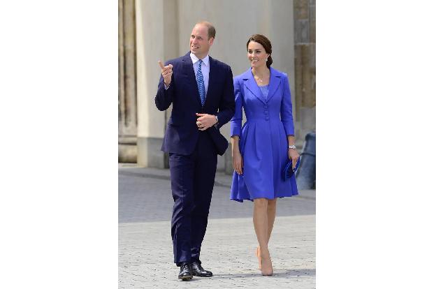 Am ersten Tag ihres dreitägigen Deutschlandbesuchs spazierten Prinz William und Herzogin Catherine nach dem Mittagessen mit ...