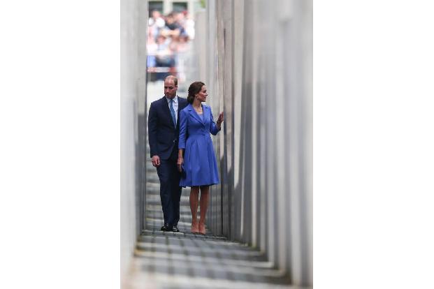 ...stand ein ernsterer Programmpunkt auf dem durchgetakteten Tagesplan von William und Kate: Sie besuchten das Holocaust-Den...