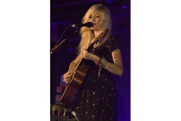 ...konnte sich Ed Sheeran eigentlich nie sonderlich beschweren - nicht selten wurde er mit den schönsten Frauen der Welt an ...