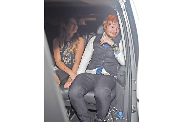 ...September 2015 befindet er sich mit seiner alten Schulfreundin Cherry Seaborn in einer Beziehung. Doch die schlagzeilentr...