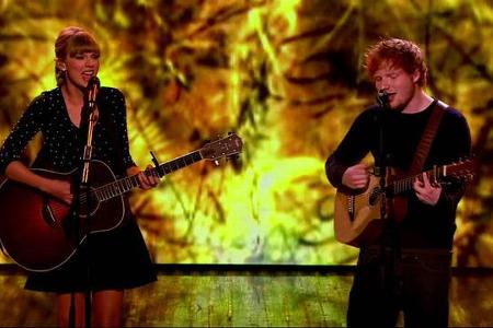 ...Eds persönlichem Freundeskreis zählt übrigens auch Superstar Taylor Swift. Seit er sie 2013 bei ihrer 'Red'-Tour unterstü...