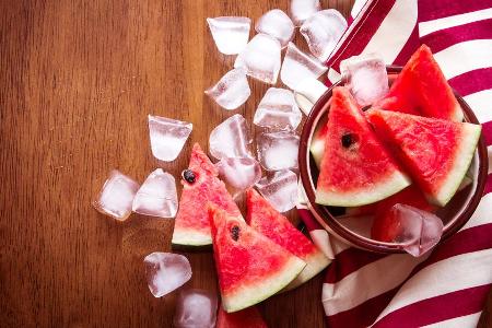 Eine Wassermelone sorgt bei hohen Temperaturen für Erfrischung