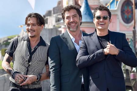 Auf einmal standen sie da, drei waschechte Hollywoodstars zum Anfassen, mitten im Disneyland Paris: Johnny Depp, Javier Bard...