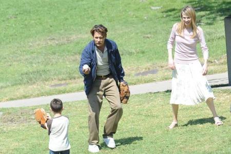 ...die blendende Laune, die der Schauspieler seit geraumer Zeit wieder an den Tag legt. Bei Spielen im Park wirkte Johnny so...