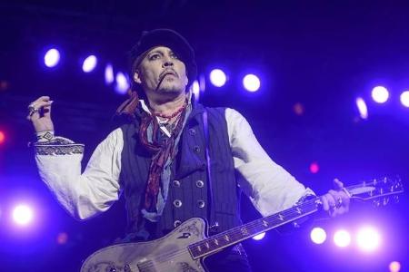 ...Musikprojekt Hollywood Vampires, die Rock-Supergroup um die Fixmitglieder Alice Cooper, Joe Perry und besagten Johnny Dep...