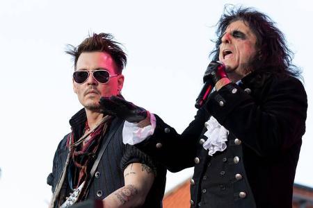 ...ihr Unwesen und versuchen, die guten alten Zeiten der Musik wieder aufleben zu lassen - oder zumindest ihre guten alten Z...