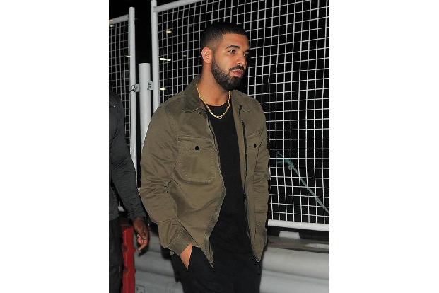 ...Drake, mit dem die Tochter von Hollywood-Star Stephen Baldwin eigentlich derzeit ausgeht? Wobei alleine das schon anzuzwe...