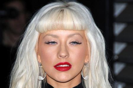 Christina Aguilera und ihr weißer, verschnittener Pony.