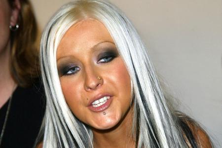 Ein paar Jahre zuvor hatte die Sängerin noch die Farbkombi Schwarz-Weiß ausprobiert.