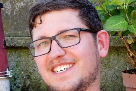 Auf dem Hof des Odenwälders Kai sind Kuh, Kalb und Katze zu Hause. Das Leben als Landwirt liegt in der Familie: schon sein O...