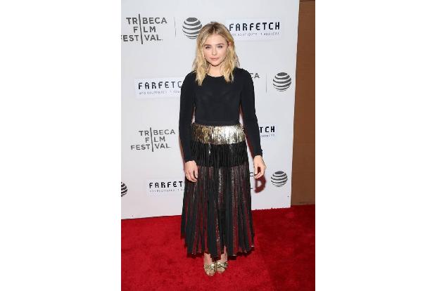 ...erwachsener erschien sie dann beim Tribeca Film Festival in New York - ganz in Schwarz war bis dato eher untypisch für di...