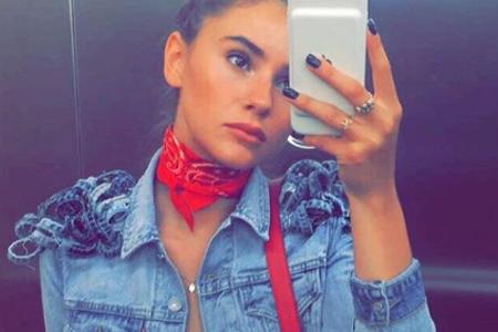 Stefanie Giesinger traut sich, was lange als No-Go galt: Denim mit Denim zu kombinieren