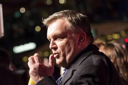 Hape Kerkeling hat Angela Merkel parodiert, ihr im Bundestag Eis serviert und sie auch schon öffentlich kritisiert. Trotzdem...