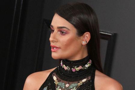 Schauspielerin Lea Michele bei den Grammys 2017 in einer Robe von Roberto Cavalli.