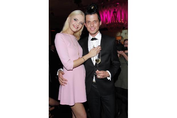 ...Bonnies Vorliebe für eine gewisse Art von Mann. Man könnte sagen, sie hat einen bestimmten Typ. Denn mit Carl Jakob Haupt...