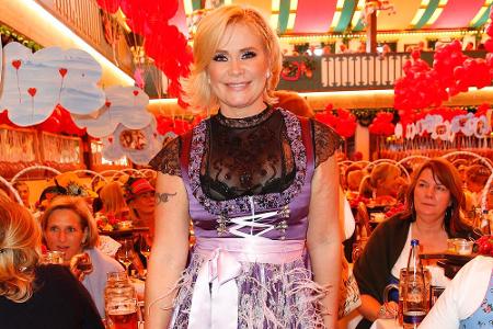 Alle Jahre wieder werfen sich Trachten-Liebhaber fürs Oktoberfest in Schale - zumindest versuchen sie es. Während Claudia Ef...