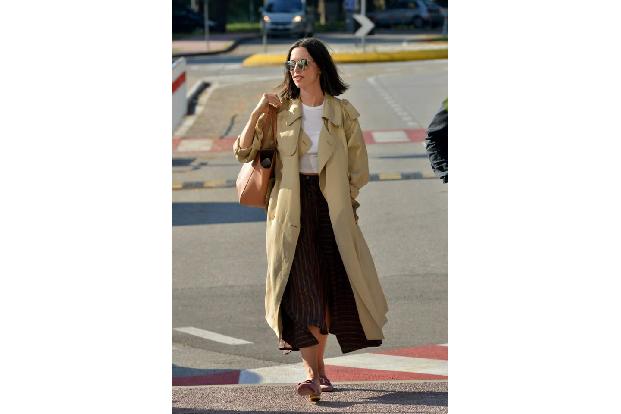 ...'Vicky Cristina Barcelona'-Darstellerin Rebecca Hall nicht so aussieht, als würde sie durch die Lagunenstadt wandern, tut...