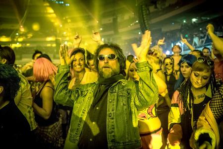 Mit diesen Komparsen im 1990er-Style waren auch Nahaufnahmen möglich