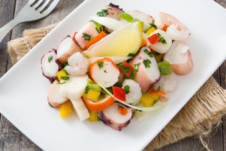 Auch das aus Peru stammende Gericht Ceviche setzt auf rohen Fisch