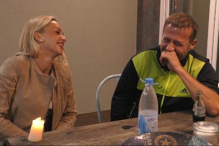 Willi freut sich natürlich, dass Evelyn bleiben darf