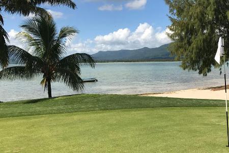 Die letzten Schläge am Meer: 17. Grün des Paradis Golf Course