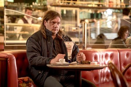 Jahrelang war der Eisbecher eines der Highlights im tristen Leben von Karl Schmidt