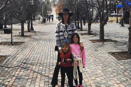 Allesandra Ambrosio (35) gemeinsam mit ihren Kids Anja und Noah