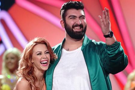 Faisal Kawusi und Oana Nechiti bilden ebenfalls ein Tanzpaar.