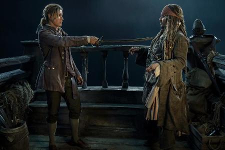Henry Turner (Brenton Thwaites, l.) mit Captain Jack Sparrow (Johnny Depp)