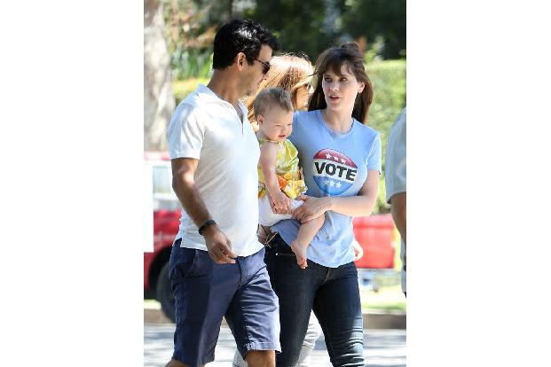 ...eher der kleine Überraschungsbesuch in der Drehpause? Immerhin besuchte ihr Gatte Jacob Pechenik sie am Set - und der hat...