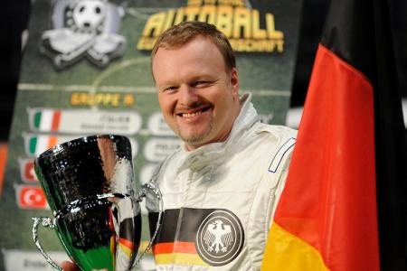 Dieses Grinsen hat TV-Geschichte geschrieben - Stefan Raab freut sich zu Recht über seinen Sieg bei der 