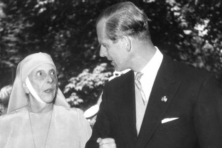 Ein seltenes Bild: Philip mit seiner Mutter, Alice von Battenberg, im Jahr 1968