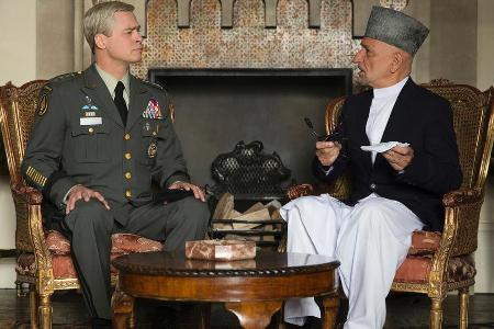 Brad Pitt (l.) und Sir Ben Kingsley in 