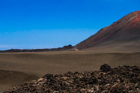 Der Nationalpark Timanfaya auf Lanzarote erinnert mit seinen Feuerbergen an eine Mondlandschaft