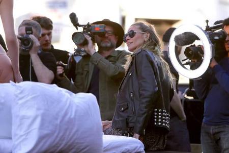 ...schien auch Heidi Klum zu gefallen. Ganz Profi beobachtete das Topmodel die Anstrengungen der Nachwuchsstars mit Argusaug...