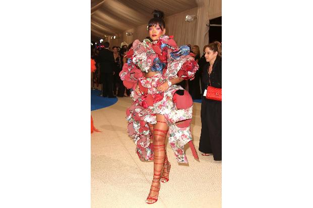 Die Met Gala in New York gilt als die Party des Jahres. Dieses Jahr war sie der Designerin Rei Kawakubo und ihrem Label Comm...