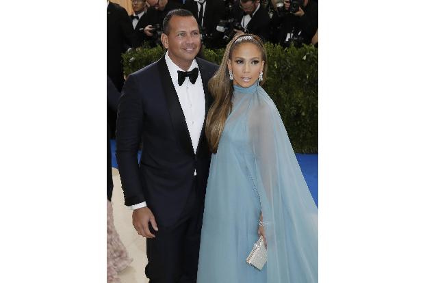 Frisch verliebt: Jennifer Lopez und Alex Rodriguez zeigten sich das erste Mal gemeinsam auf dem roten Teppich. Sie erschien ...