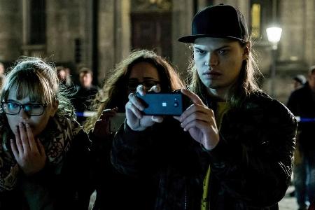 Was nicht gefilmt ist, ist nicht passiert: Prankster Scoopy (Wilson Gonzalez Ochsenknecht) nimmt Simsons Leiche auf