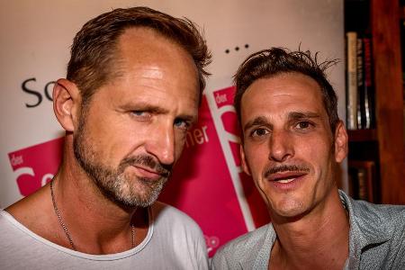 Kaum zu glauben, was Max von Thun (r.) für Filmrollen schon auf sich genommen hat...