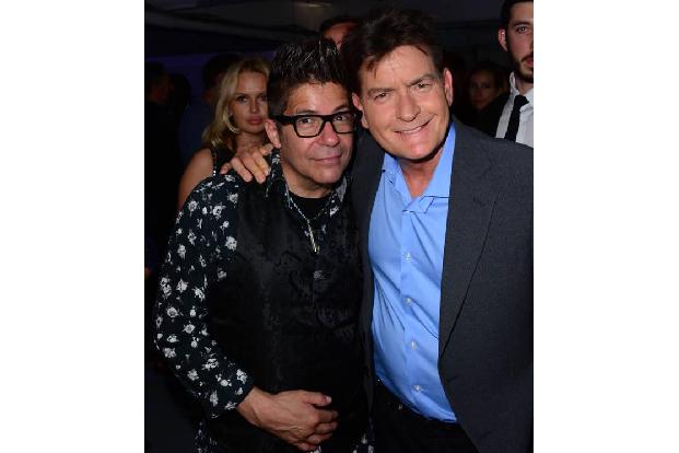 ...zumindest wirklich stolz auf Charlie Sheen und freuen uns, dass seine schicksalhafte Diagnose ihn aufgeweckt hat - und er...