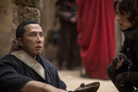 Chirrut kämpft aber nicht allein an Jyns Seite.