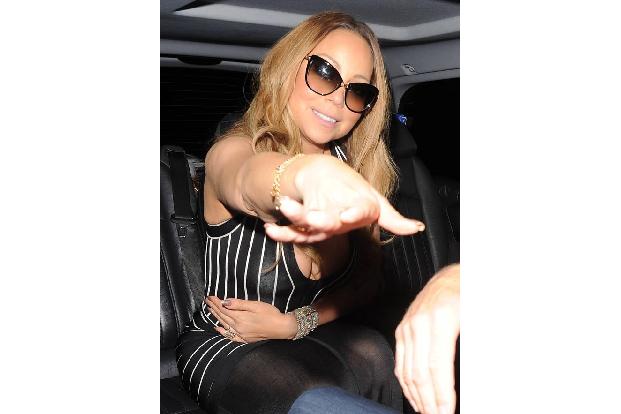 ...bezahlt Mariah Carey ja auch dafür, behandelt zu werden, wie eine echte Königin! Und so verschaffte uns die Sängerin am D...